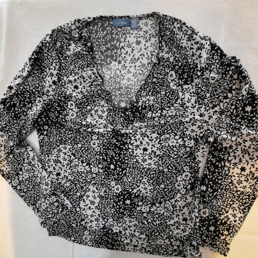 tres YOU Soft Black and White Floral Printed Scalloped Neck Top Ladies size XL